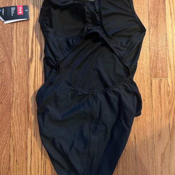 BNWT Solid Maxfit TYR training swimsuit - Picture 6 of 11
